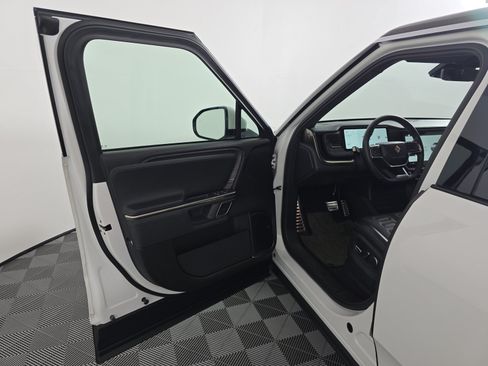Used 2024 Rivian R1S Adventure AWD/4WD image 16