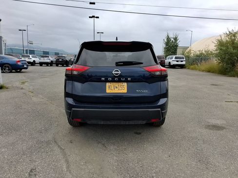 Used 2024 Nissan Rogue SV AWD/4WD image 7