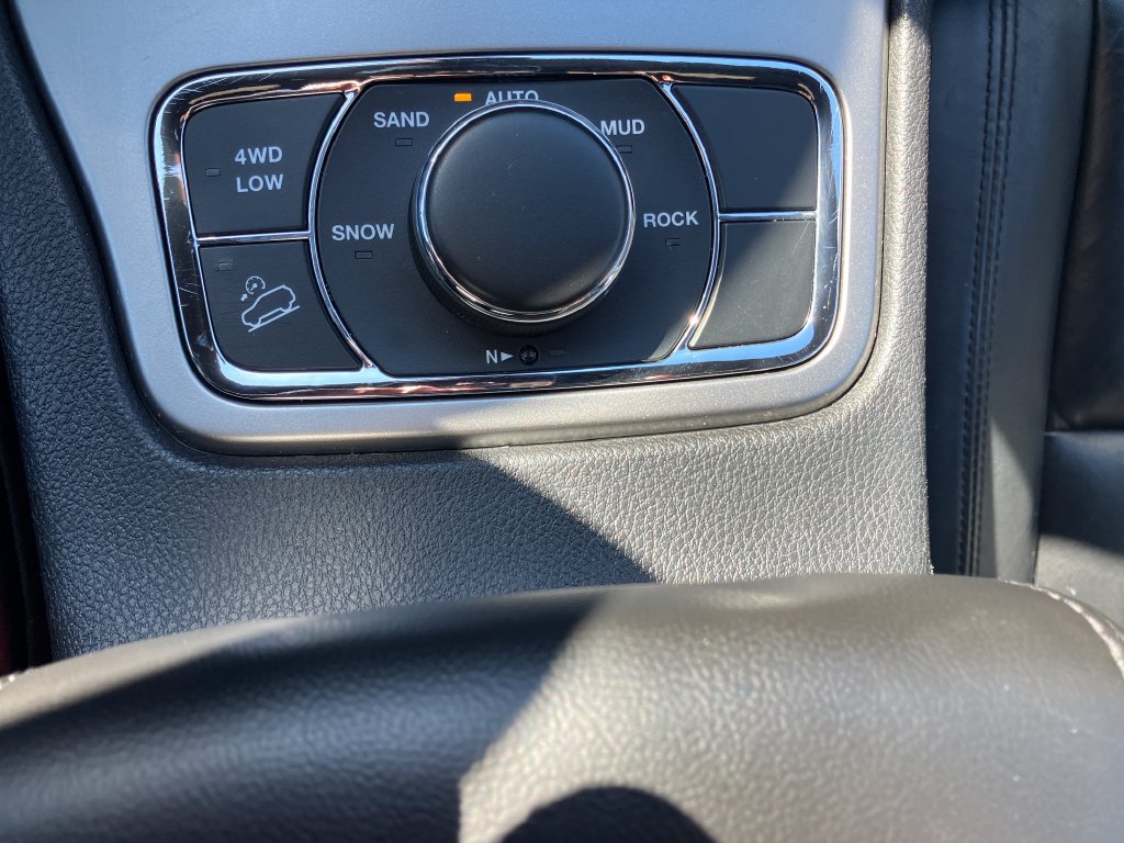 Used 2018 Jeep Grand Cherokee Limited AWD/4WD image 10