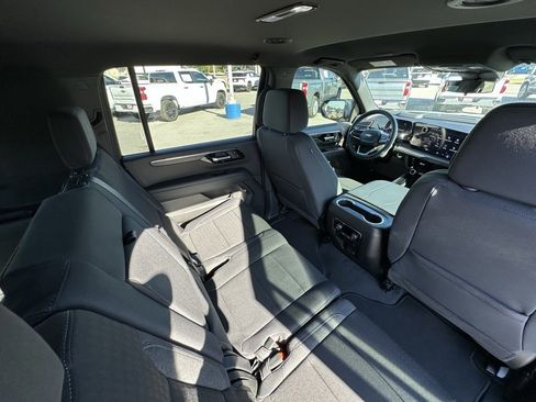 New 2026 Chevrolet Suburban LS image 21