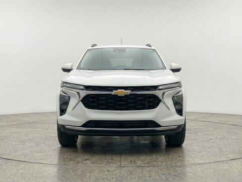 Used 2025 Chevrolet Trax LT w/ LT Convenience Package FWD image 2