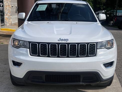 Used 2018 Jeep Grand Cherokee Laredo AWD/4WD image 9