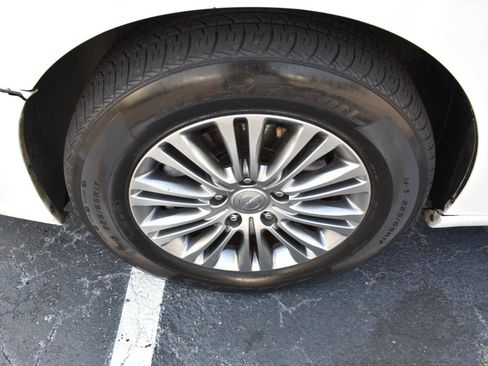 Used 2014 Chrysler Town & Country Touring-L w/ Driver Convenience Group FWD image 31