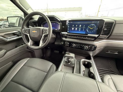 Used 2024 Chevrolet Silverado 1500 LTZ image 3