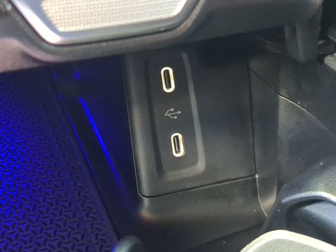 Used 2025 Mercedes-Benz GLC 300 4MATIC image 30