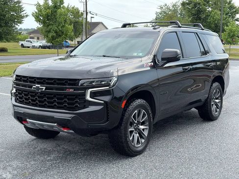 Used 2023 Chevrolet Tahoe Z71 w/ Luxury Package AWD/4WD image 3