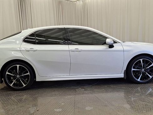 Used 2019 Toyota Camry XSE FWD image 4