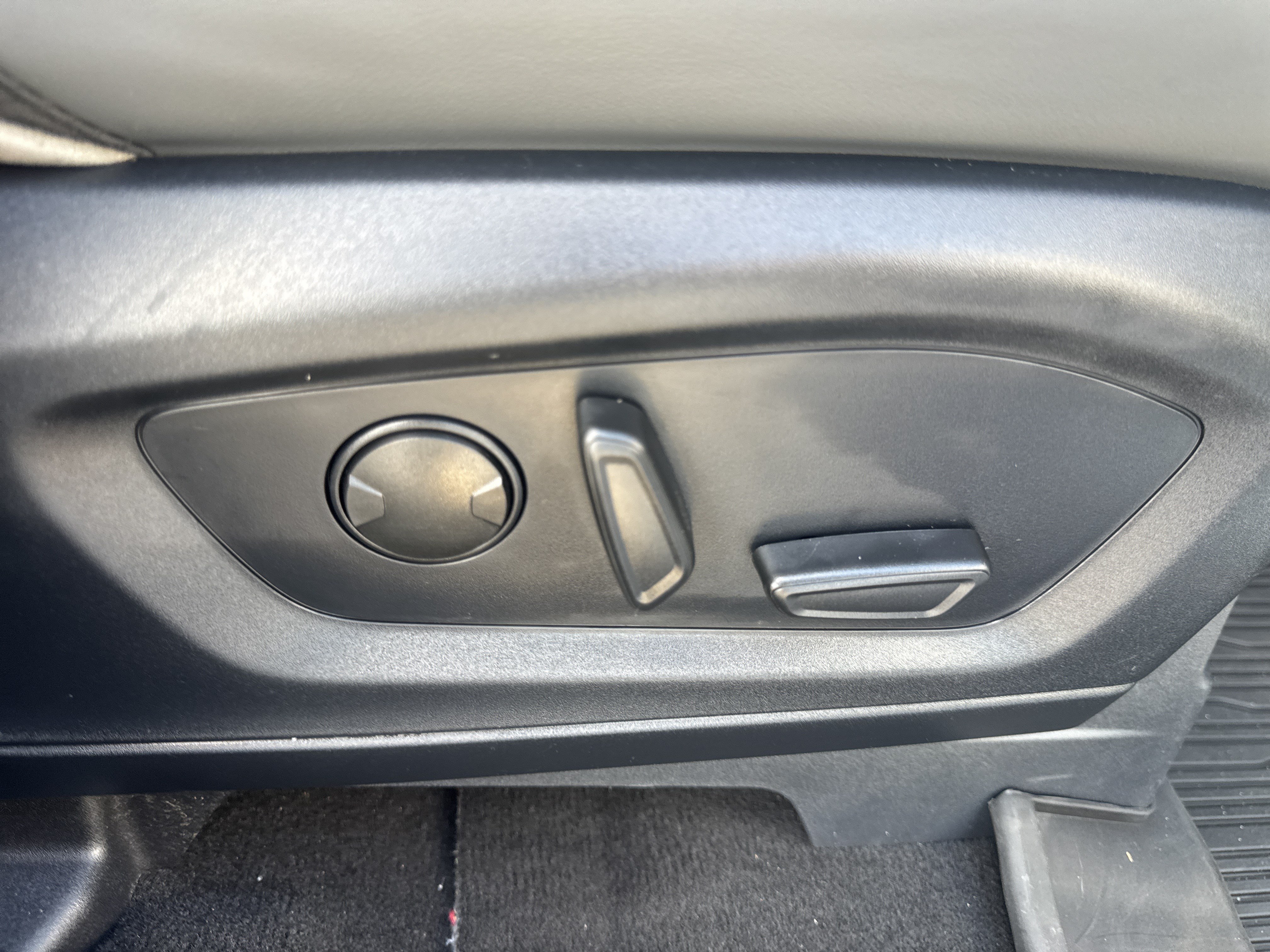Used 2026 Ford Explorer Active w/ Active Comfort Package RWD image 16