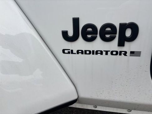 Used 2024 Jeep Gladiator Sport image 5