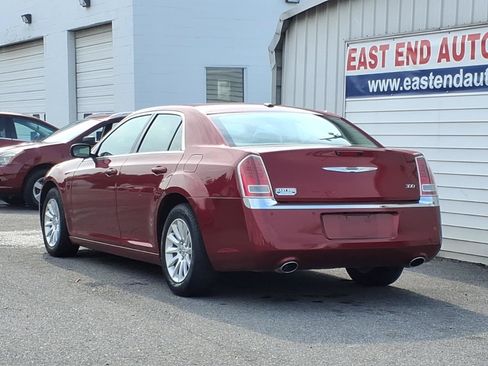 Used 2014 Chrysler 300 w/ Driver Convenience Group RWD image 3