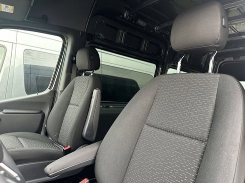 Used 2023 Mercedes-Benz Sprinter 2500 image 14