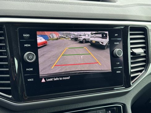 Certified 2022 Volkswagen Atlas Cross Sport SE FWD image 27
