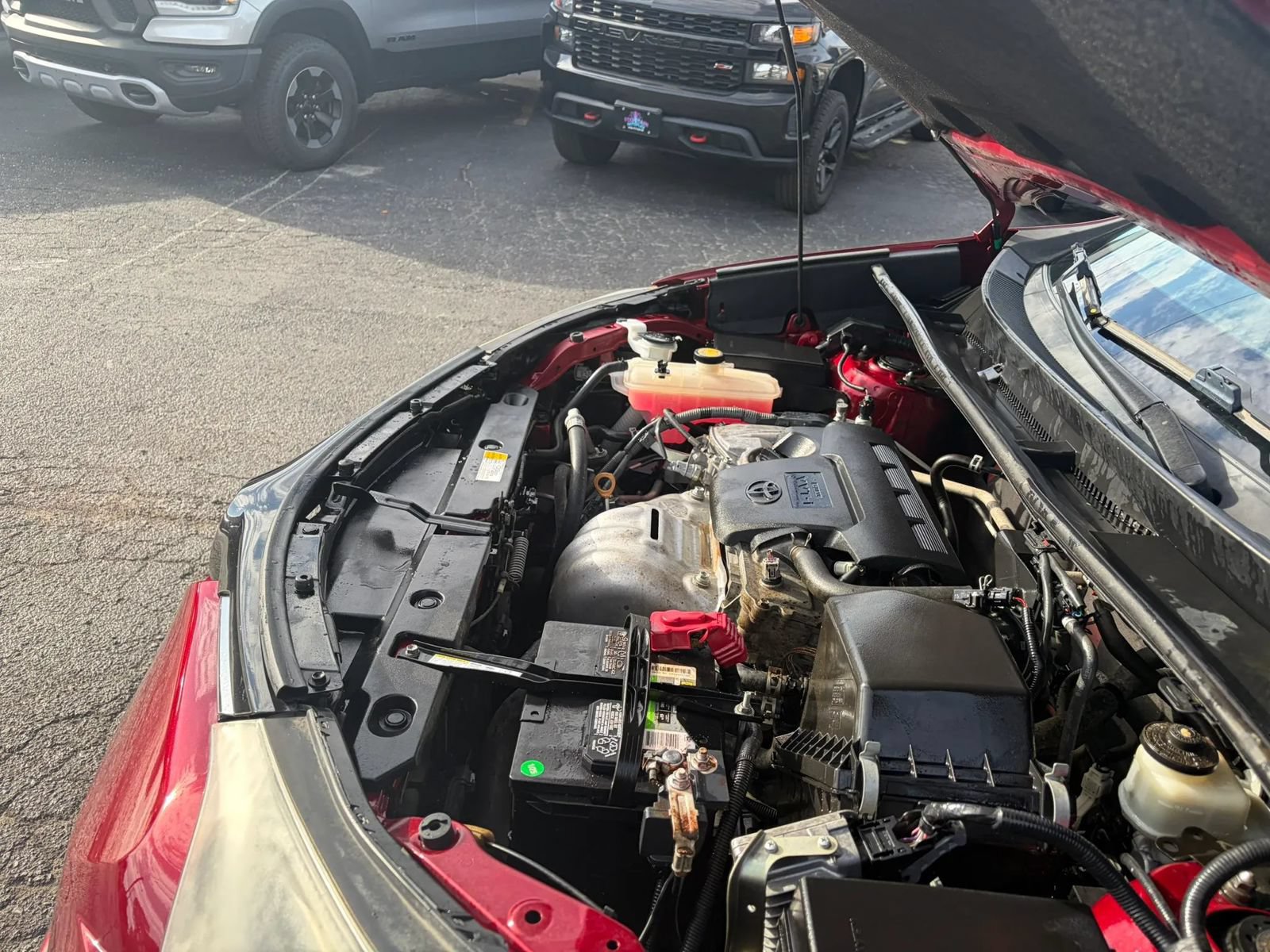 Used 2018 Toyota RAV4 LE FWD image 10