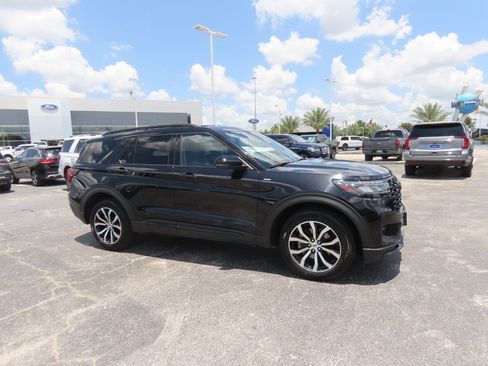 Certified 2025 Ford Explorer ST-Line AWD/4WD image 7