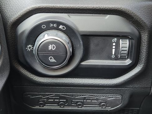 Used 2025 Jeep Gladiator Sport AWD/4WD image 24