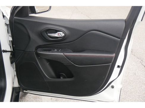 Used 2015 Jeep Cherokee Trailhawk w/ Comfort/Convenience Group image 16