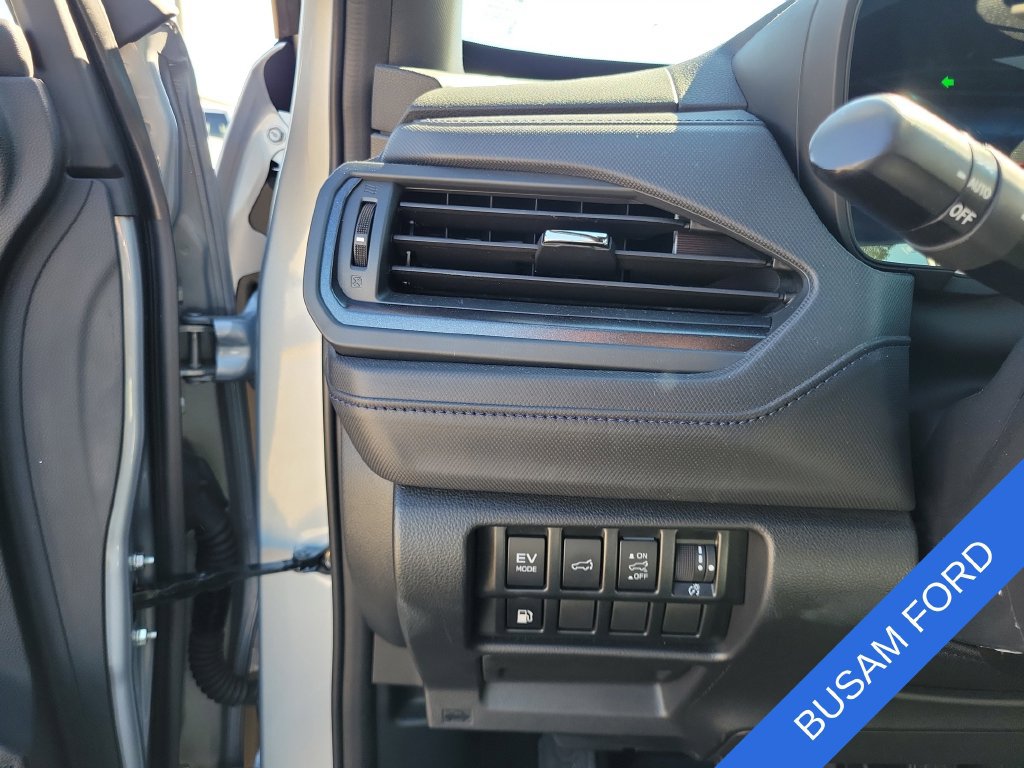 Used 2025 Subaru Forester Premium AWD/4WD image 18
