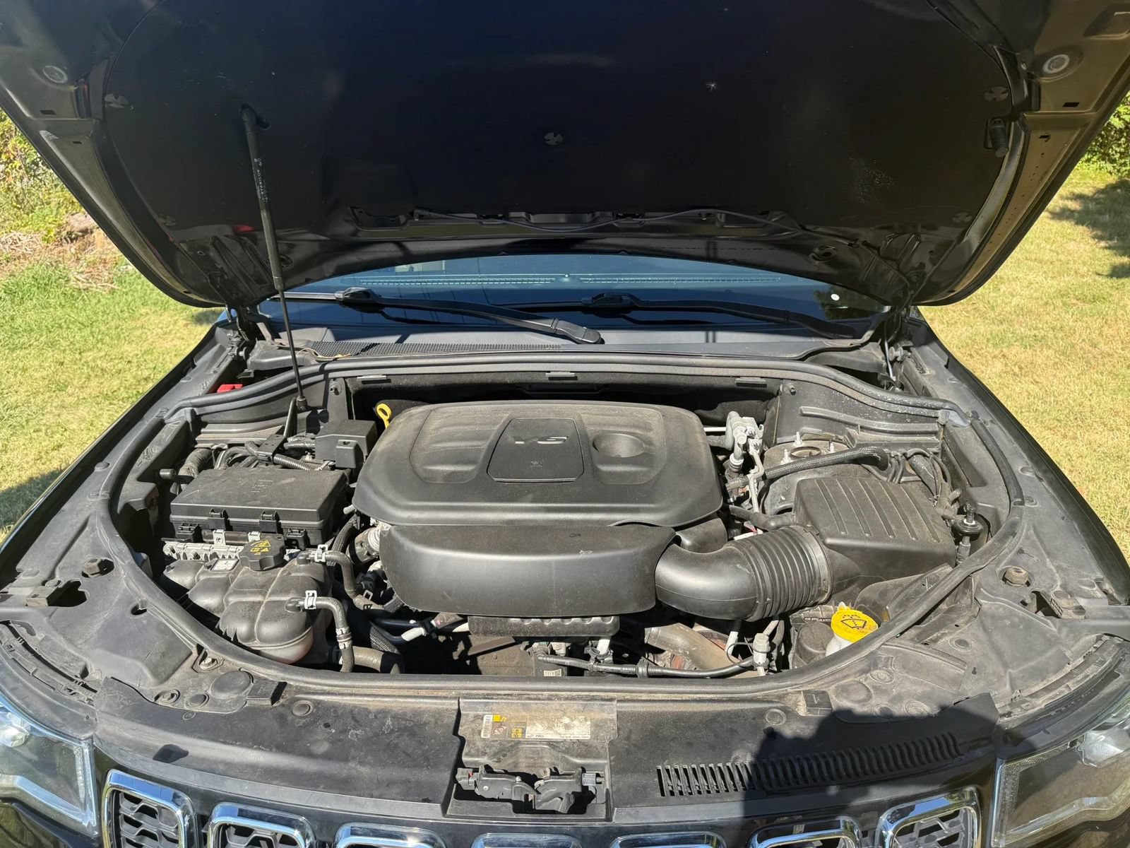 Used 2019 Jeep Grand Cherokee Laredo AWD/4WD image 9