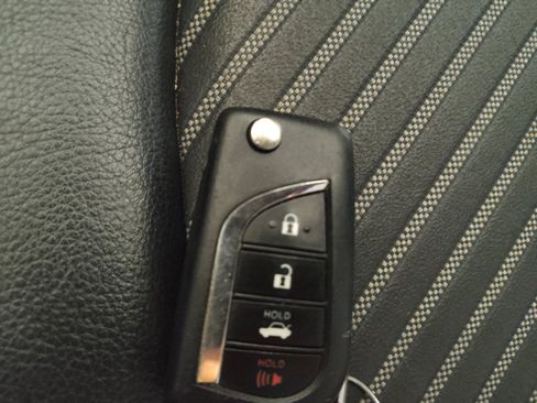Used 2021 Toyota Camry SE FWD image 32
