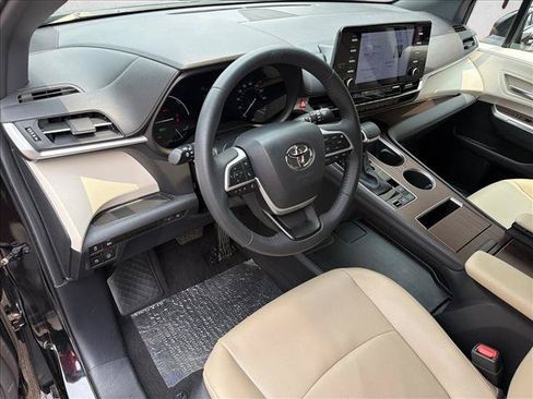 Used 2024 Toyota Sienna XLE AWD/4WD image 10