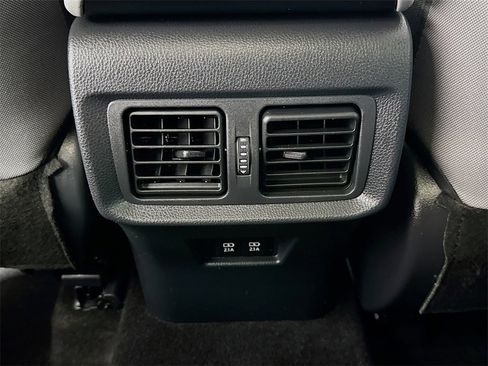 Used 2022 Toyota Venza LE image 24