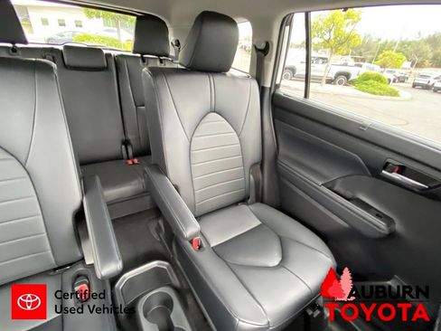 Certified 2024 Toyota Highlander XLE AWD/4WD image 29