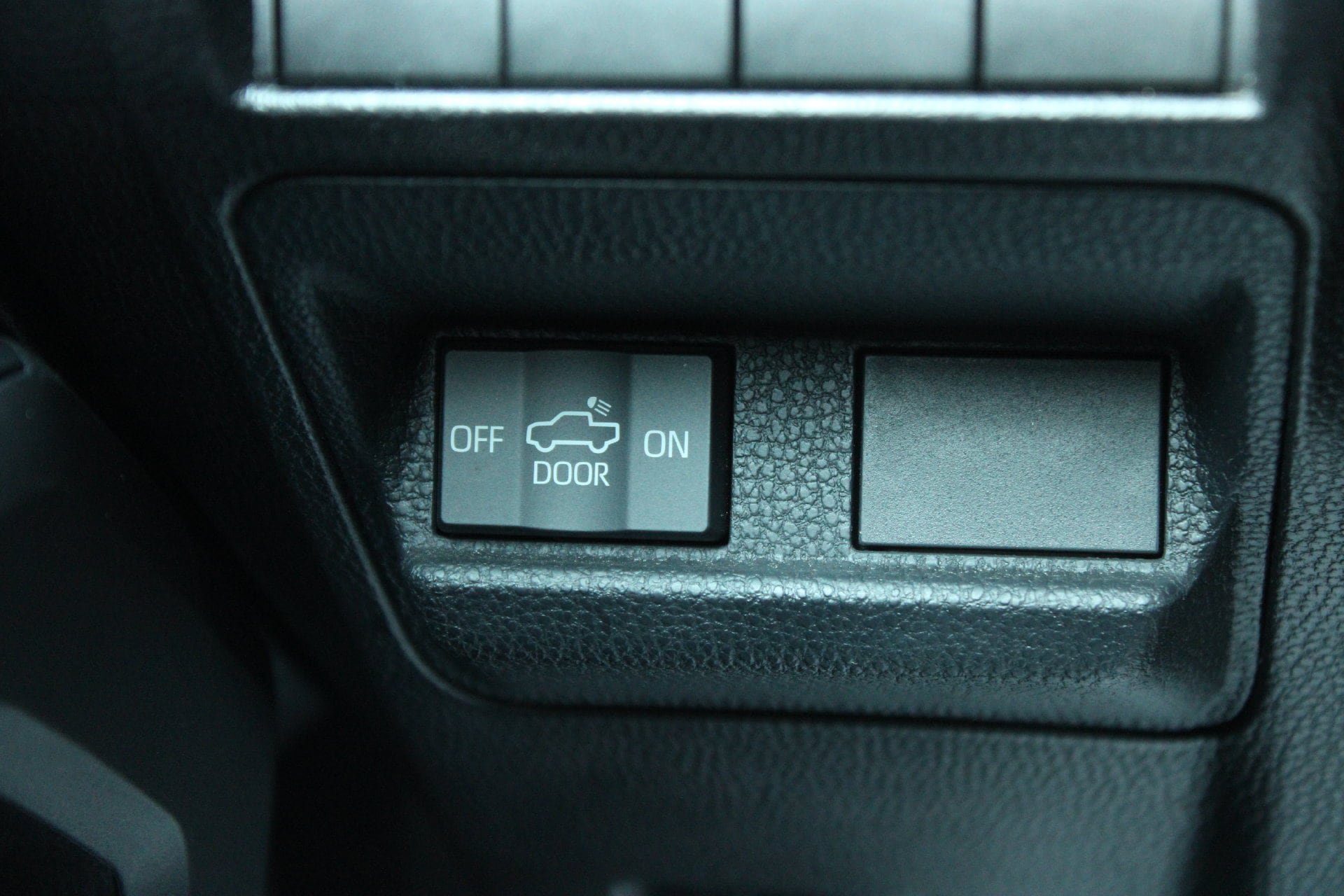 Used 2025 Toyota Tacoma SR5 AWD/4WD image 22