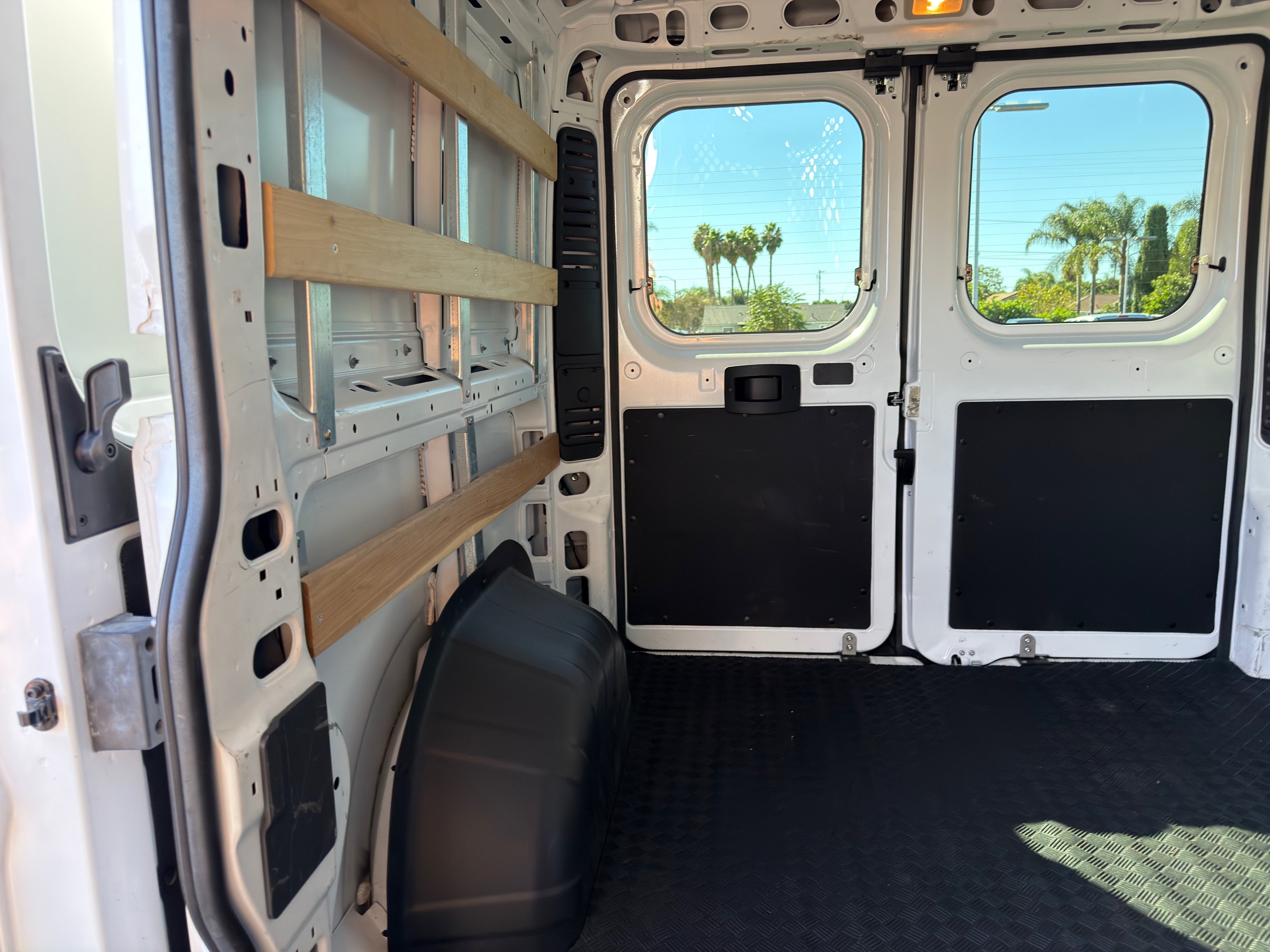 Used 2025 RAM ProMaster 2500 w/ U-Haul Equipment Group FWD image 15