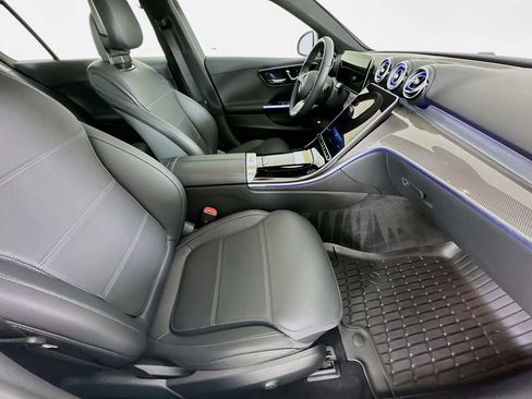Used 2025 Mercedes-Benz C 300 4MATIC Sedan image 31