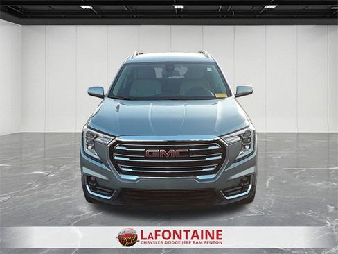 Used 2024 GMC Terrain SLT image 8