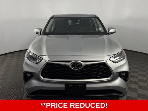 Used 2024 Toyota Highlander LE image 2