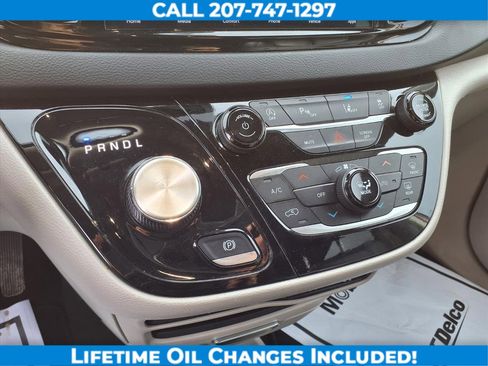 Used 2023 Chrysler Pacifica Touring-L image 17