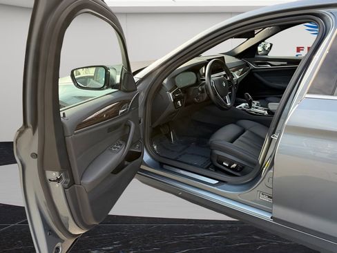 Used 2020 BMW 530i xDrive w/ Premium Package image 18