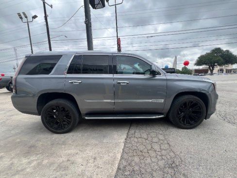Used 2018 Cadillac Escalade Luxury AWD/4WD image 5