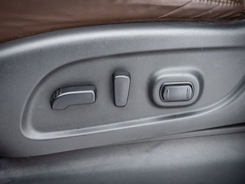 Used 2020 Nissan Titan Platinum Reserve w/ Moonroof Package image 17