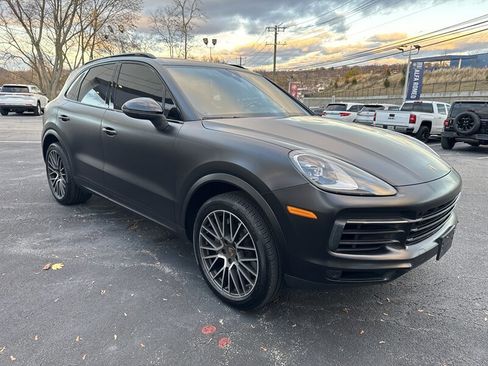Used 2021 Porsche Cayenne S w/ Premium Package image 11