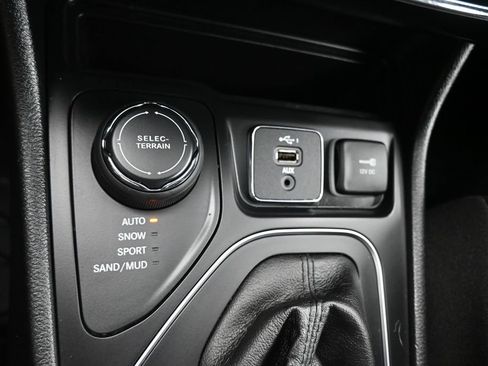 Used 2019 Jeep Cherokee High Altitude AWD/4WD image 22