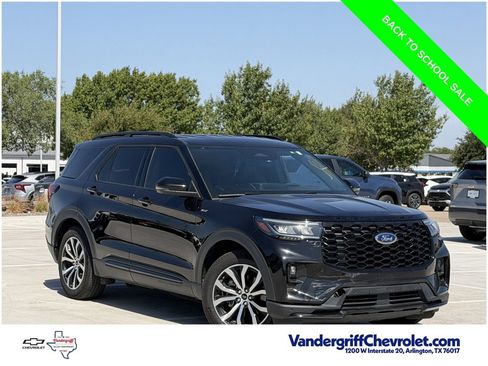 Used 2025 Ford Explorer ST-Line RWD image 2