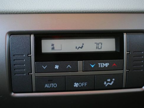 Used 2013 Lexus GX 460 w/ Convenience Pkg AWD/4WD image 28