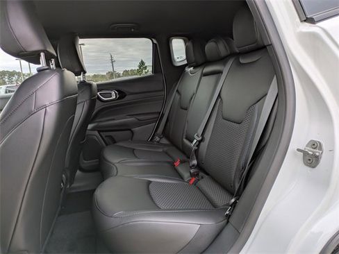 New 2026 Jeep Compass Latitude image 14