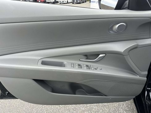 Used 2023 Hyundai Elantra SE w/ Cargo Package FWD image 17
