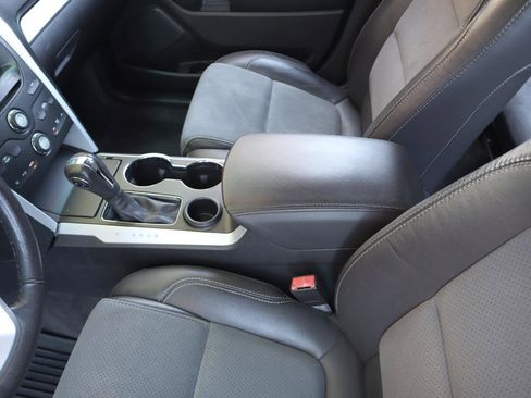 Used 2015 Ford Explorer XLT w/ Equipment Group 202B FWD image 41