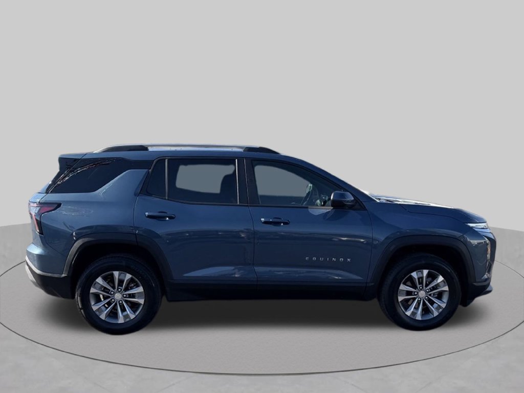 Used 2025 Chevrolet Equinox LT w/ Convenience Package II AWD/4WD image 4
