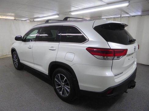 Used 2019 Toyota Highlander XLE AWD/4WD image 5