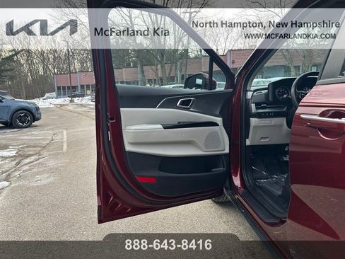 Used 2024 Kia Carnival LX image 12