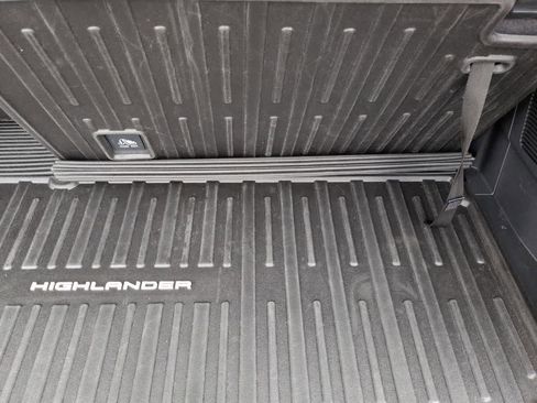 Used 2023 Toyota Highlander Platinum image 36