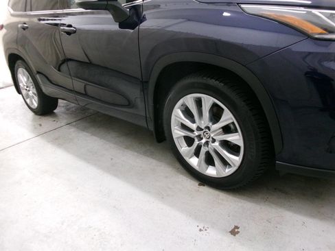Used 2021 Toyota Highlander Limited AWD/4WD image 11