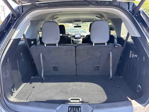 Used 2024 Ford Explorer XLT w/ Equipment Group 202A RWD image 5