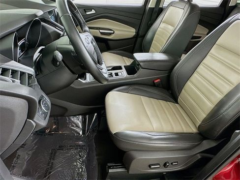 Used 2019 Ford Escape SEL image 9