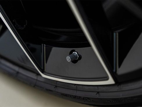 Used 2025 Aston Martin DBX 707 image 60